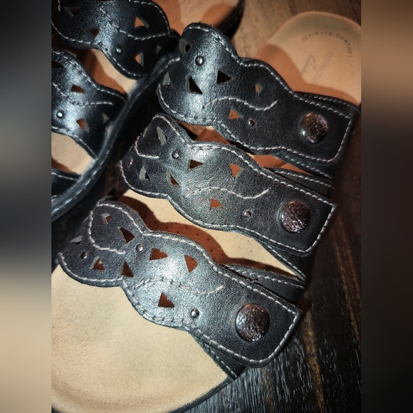 Clark's Collection Leather Cut out Velcro Strap Sandals Black Size 8M - Picture 13 of 16